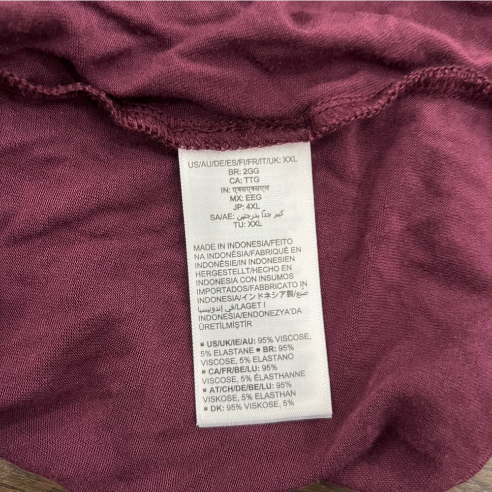 Amazon Essentials T-Shirt - Picture 11 of 11
